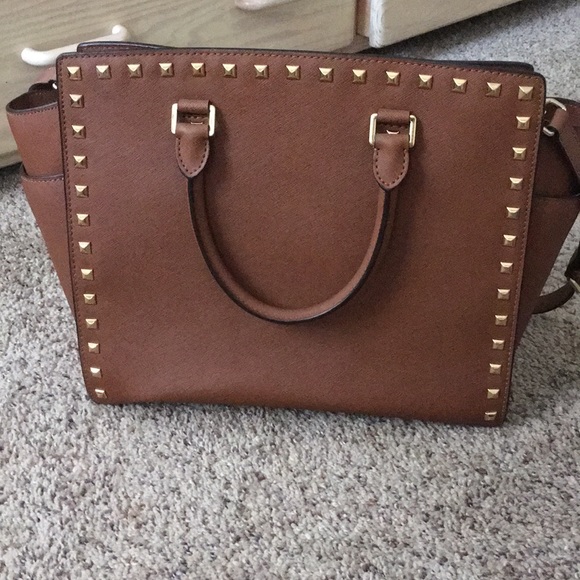 Michael Kors Selma Studded Large Messenger (Brown) - Picture 2 of 3